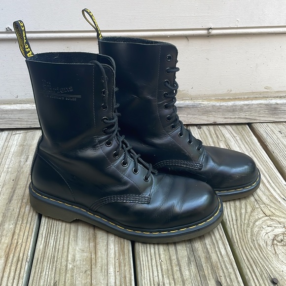 Dr. Martens Other - Dr. Martens 1460 Black Leather 8-Eye Lace-Up Boots Men’s US 10 / Women’s US 11